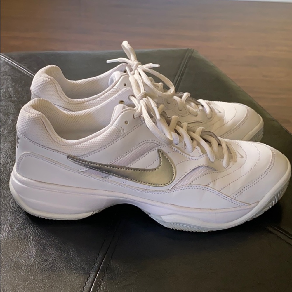 NIKE white shoes 9